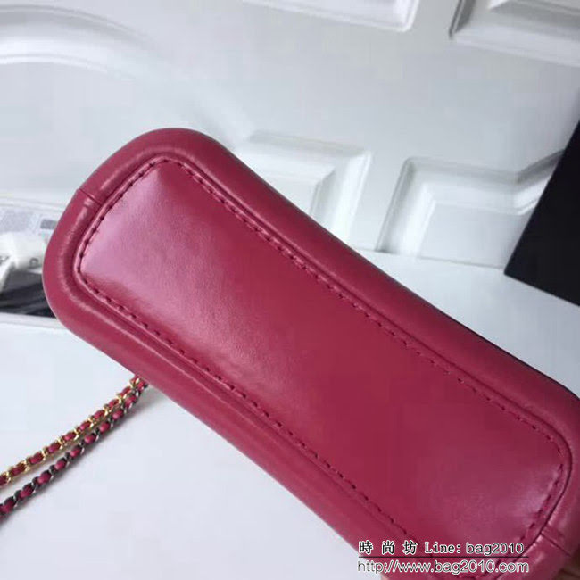 香奈兒CHANEL2018年新款V格 Chanel Gabrielle 玫紅色鏈條流浪包 DSC2063